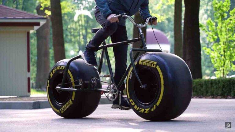 bicicletta con una ruota grande