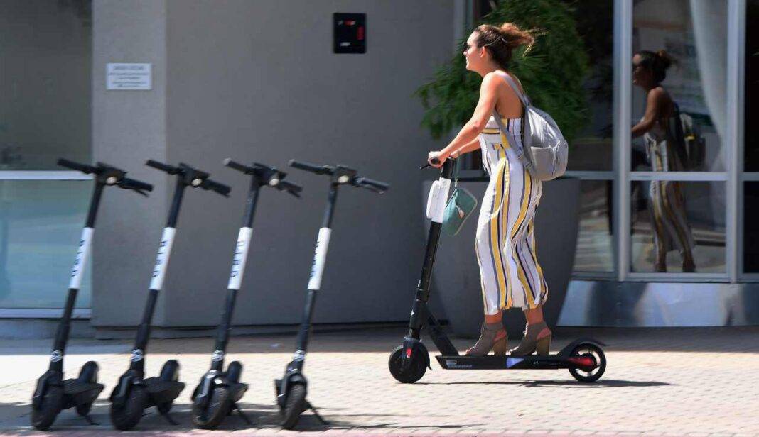 la bicicletta elettrica obblico di casco