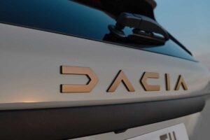 Dacia sfida Golf sul mercato