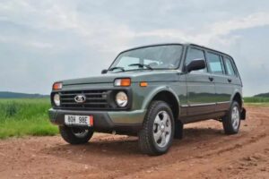 Lada Niva investimento auto Rolex