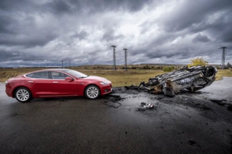 Tesla incidente gravissimo