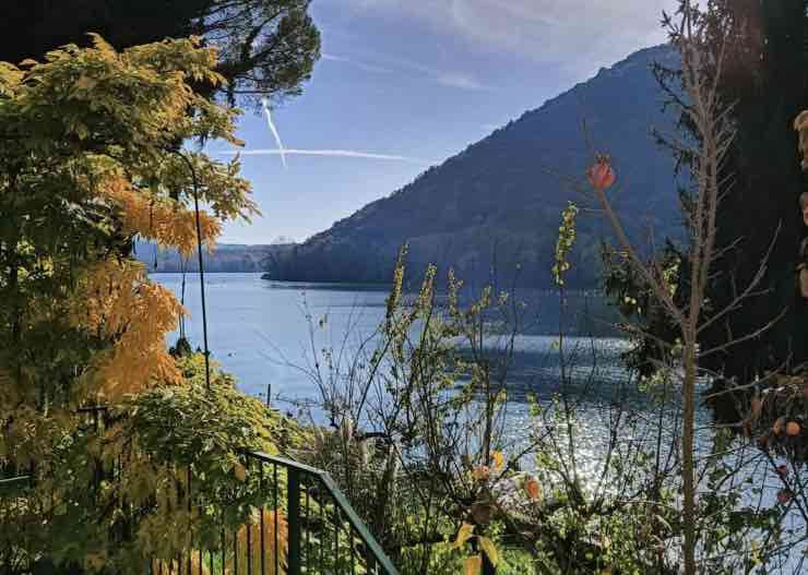 Lago escursione moto