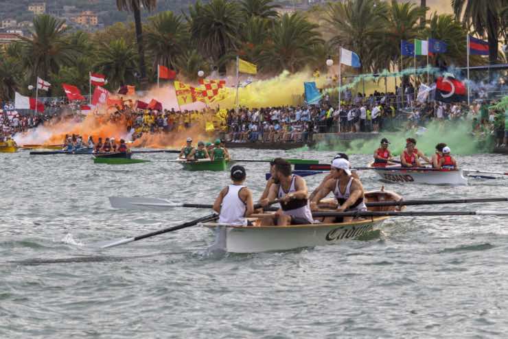 Barca nave acqua