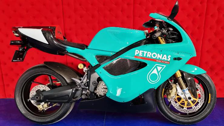 F1 Petronas moto